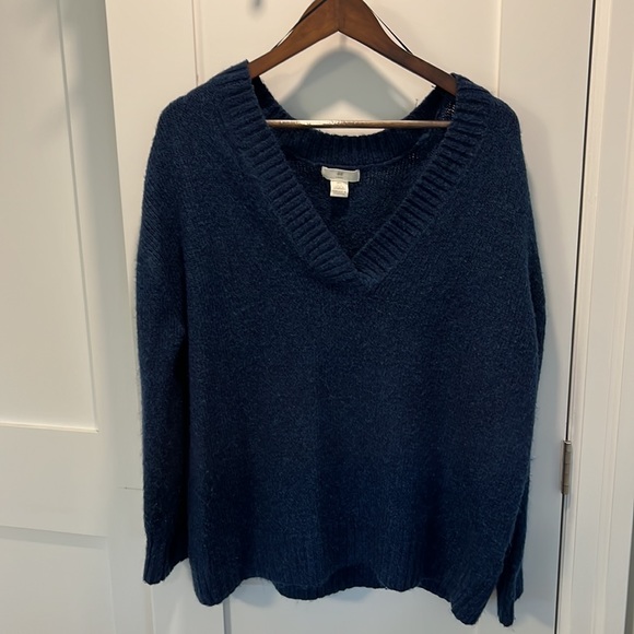 H&M Dark Blue Knit V-Neck Sweater Size L - Picture 2 of 3
